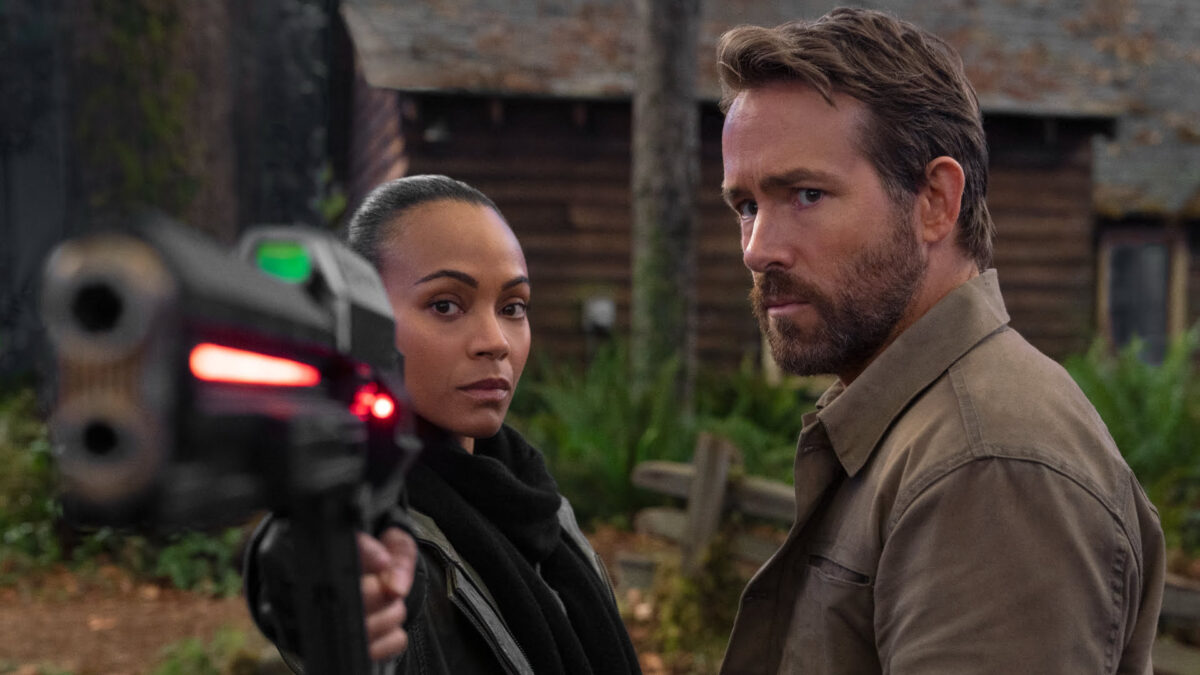 Netflix reveals new images of the star-studded sci-fi hit "The Adam Project." What can you expect in the time travel thriller with Ryan Reynolds, Zoe Saldaña and Mark Ruffalo?