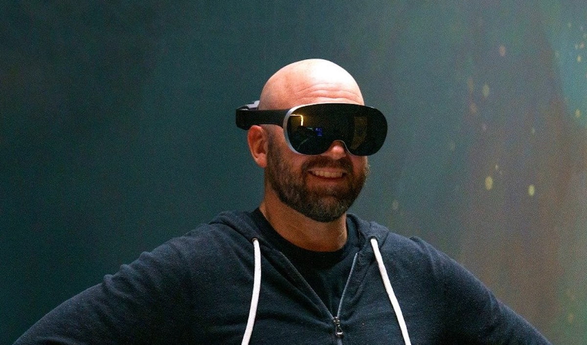 Andrew_Boswort_with_VR_glasses_prototype