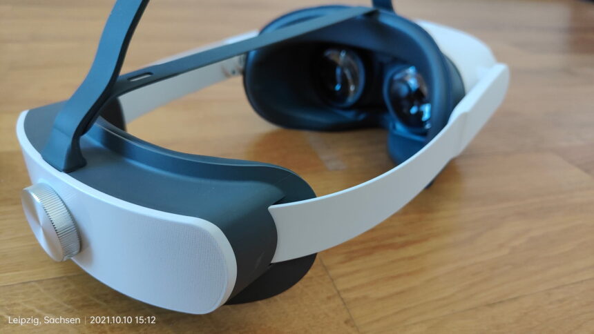 VR-Brille Pico Neo 3 Pro von hinten, Blick auf Akku, Kopfhalterung