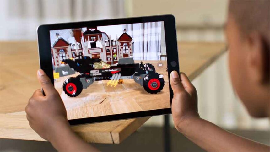 According to industry publication Bloomberg, the company is focusing on software this year as it unveils its next major update to augmented reality.