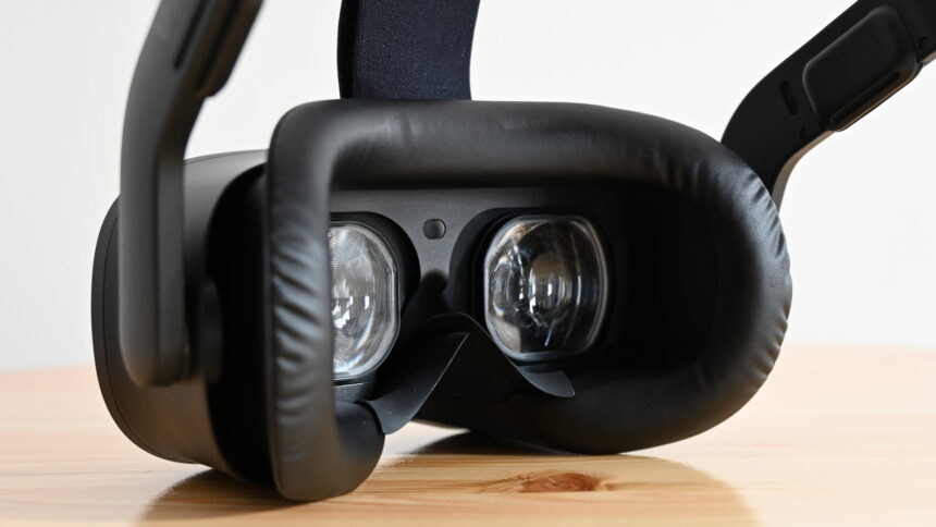 Blick auf die Fresnel-Linsen der VR-Brille Vive Focus 3