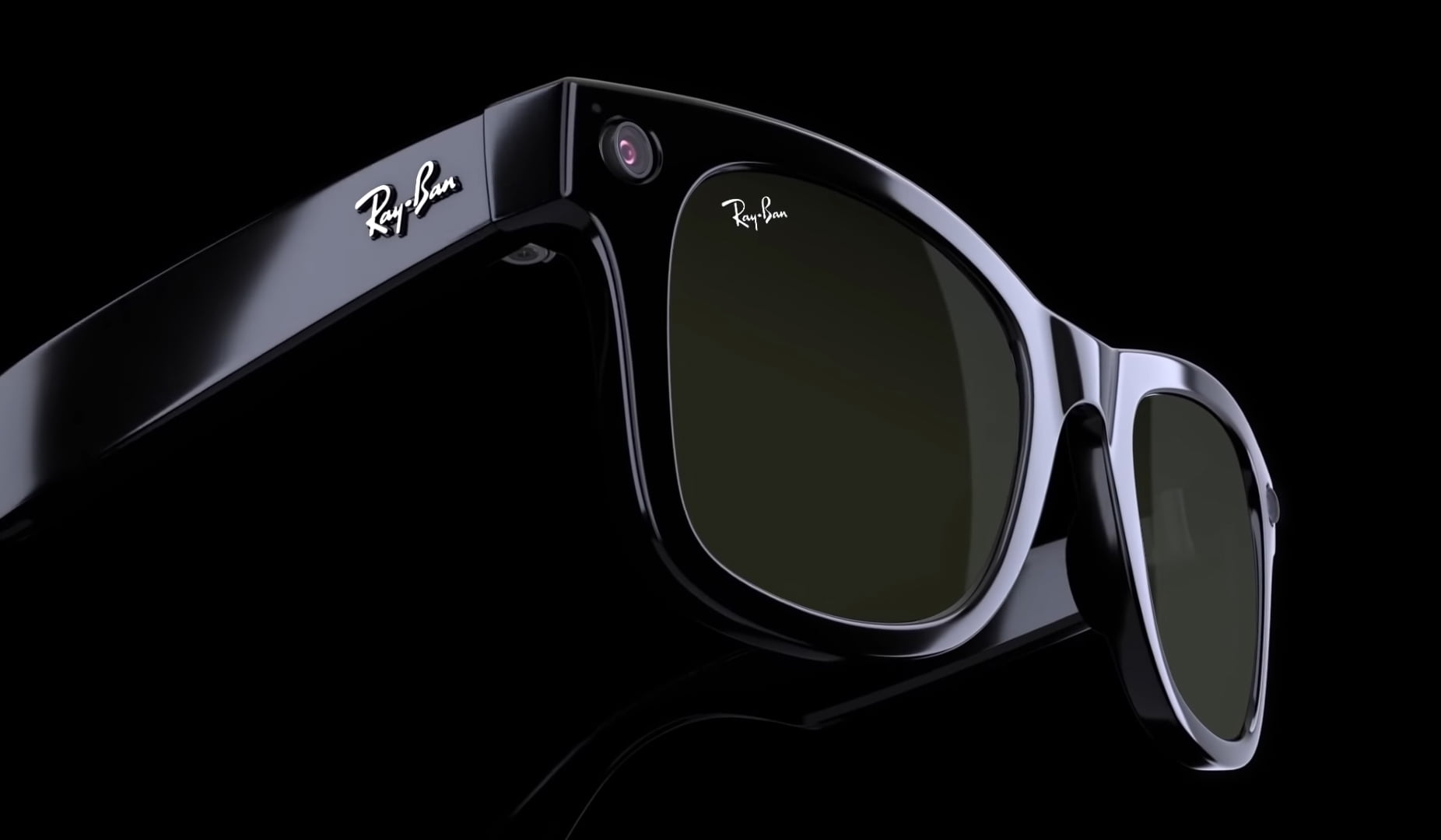 The world’s largest eyewear manufacturer is now developing smartglasses