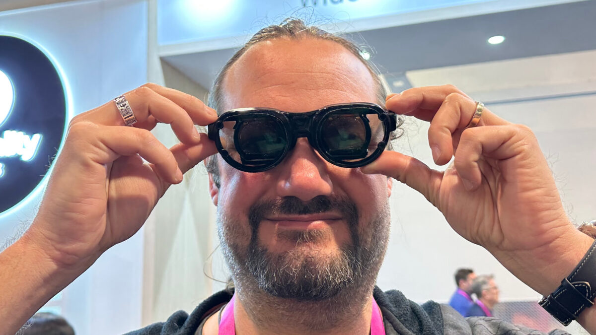 A bearded CES attendee tests Ant Reality's AR optics in a prototype pair of glasses.