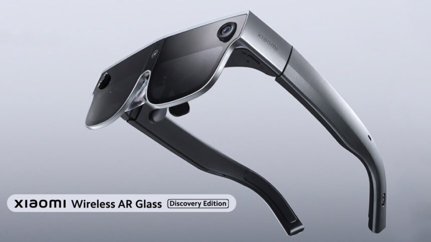 Xiaomi Wireless AR Glass Discovery Edition mostrato su uno sfondo grigio sfumato.