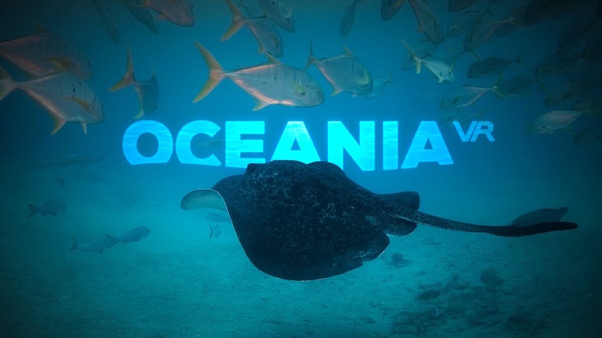 Un raggio nero scivola sull'oceano azzurro, con dietro le lettere Oceania VR.