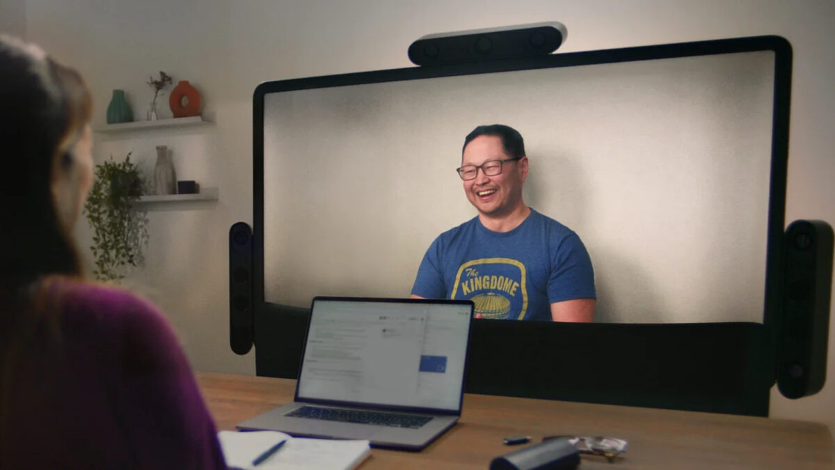 Two people communicate with each other via a video call using Google's Project Starline.