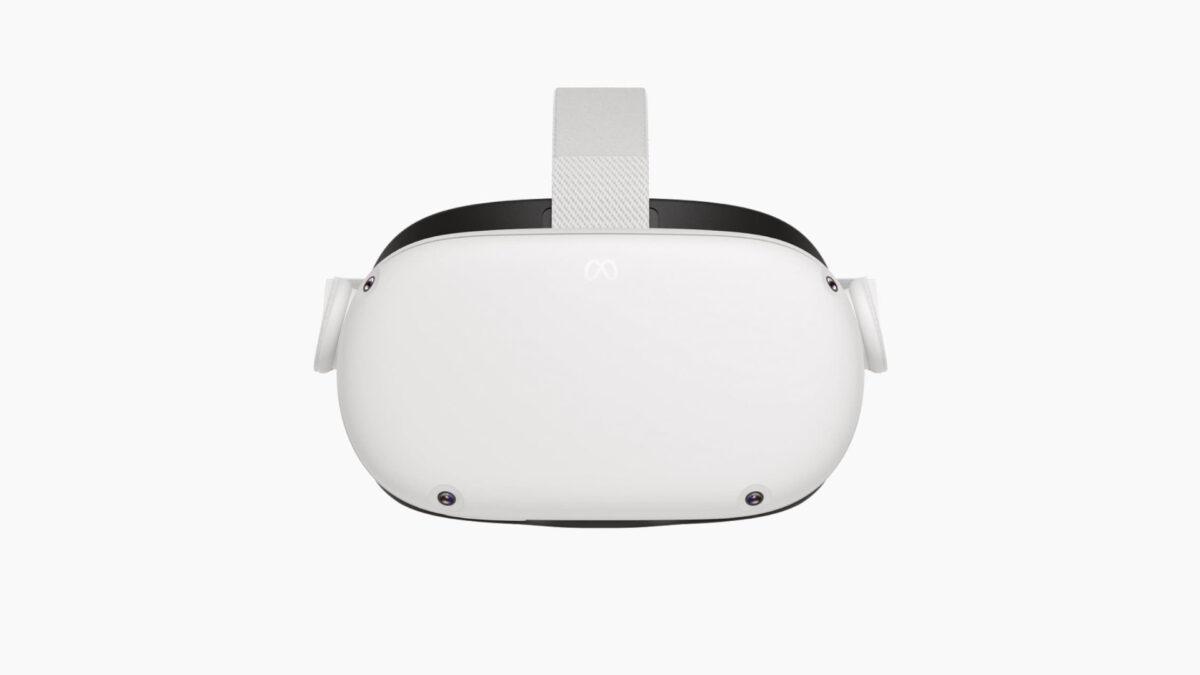 Kacamata realitas virtual Meta Quest 2 genggam di tampilan depan.