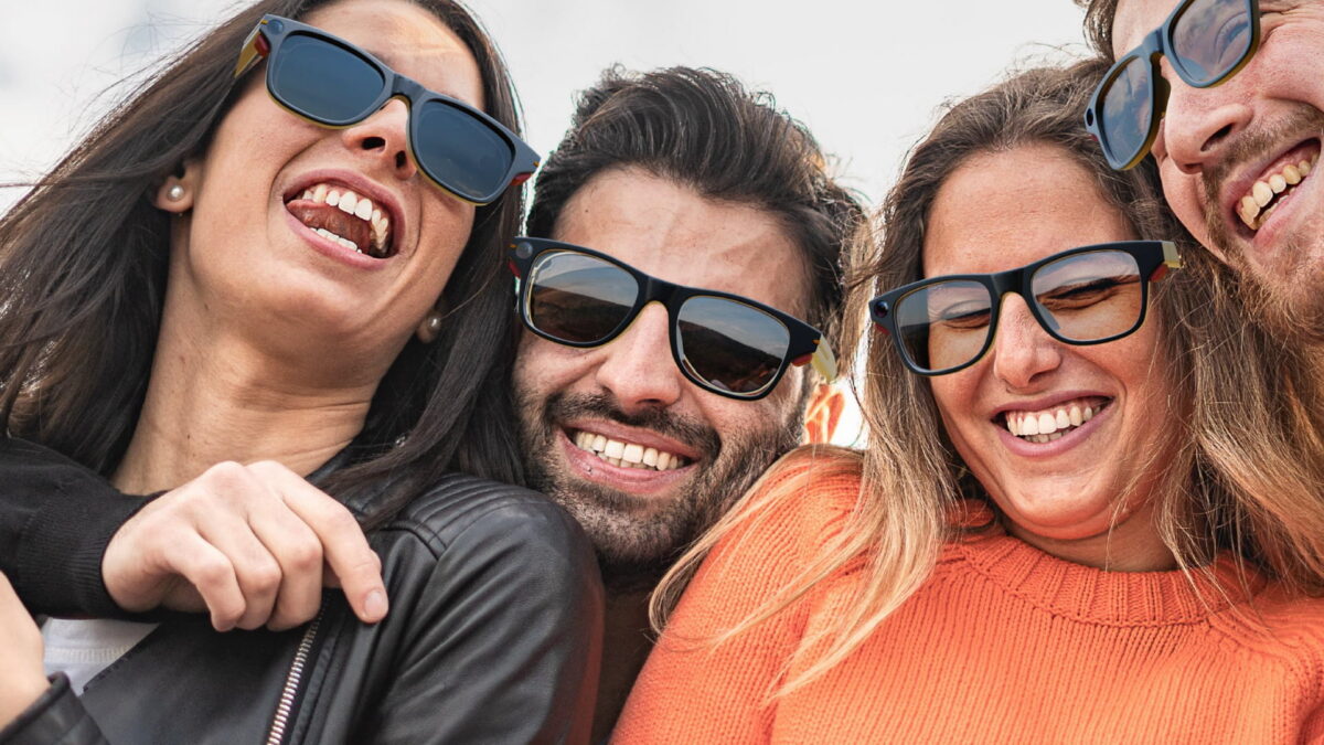 Two women and two men on a selfie wearing Ray Ban | Meta Smart Glasses