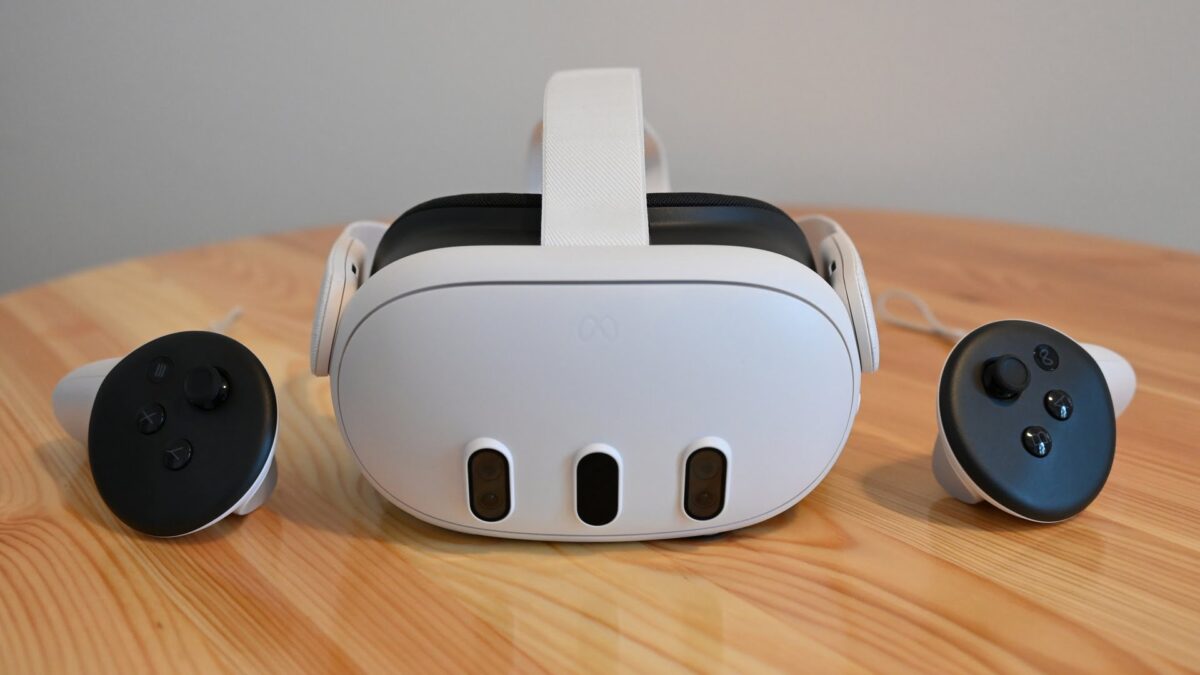 VR/AR headset Quest 3 on a table, Touch Plus controllers to the right and left of it.