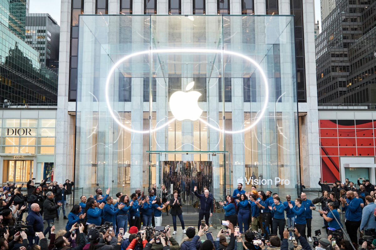 Large Apple Store in New York for the launch of the Vision Pro. Tim Cook stands in the entrance.