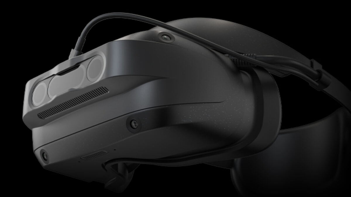The DPVR E4 Arc VR headset with Ultraleap hand tracking module.