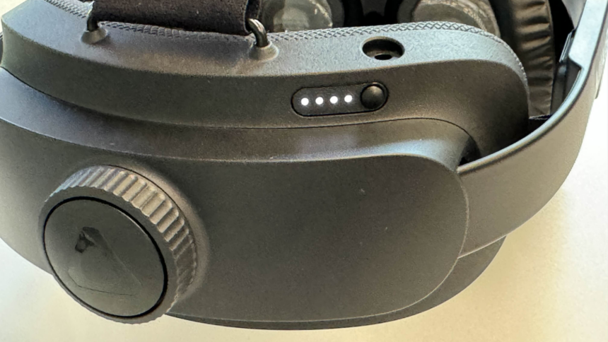 The headband with battery of the HTC Vive Focus Vision.